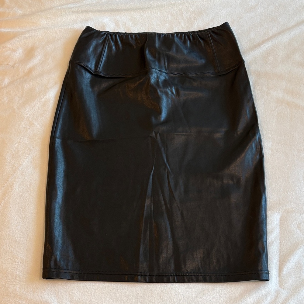 Aritzia Black Faux Leather stretchy Pencil Skirt